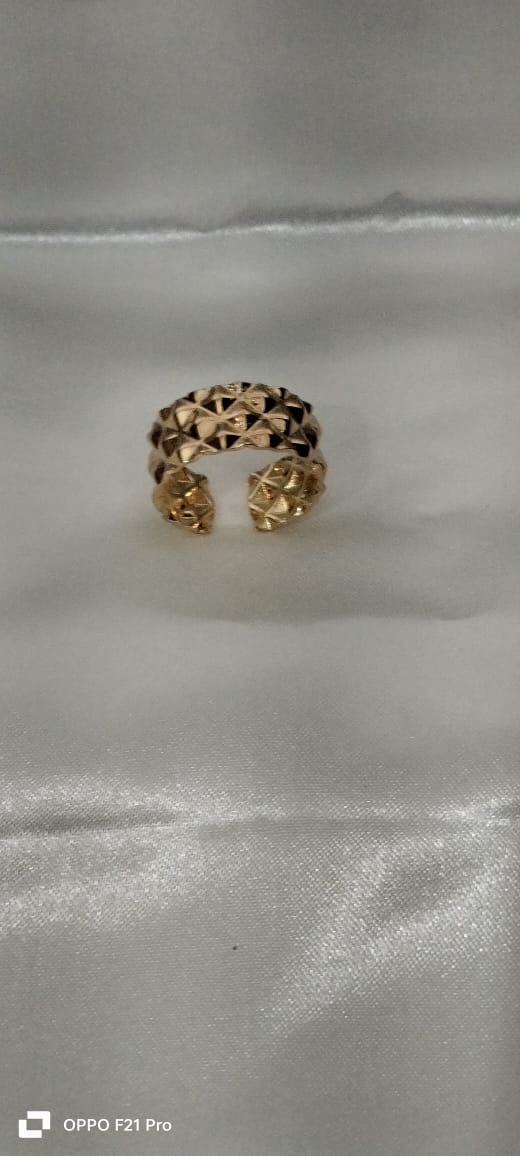 Timeless Abstract Ring – Classic Beauty