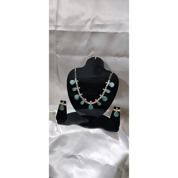Antique Gold Kundan Pendant Set for Bridal Saree