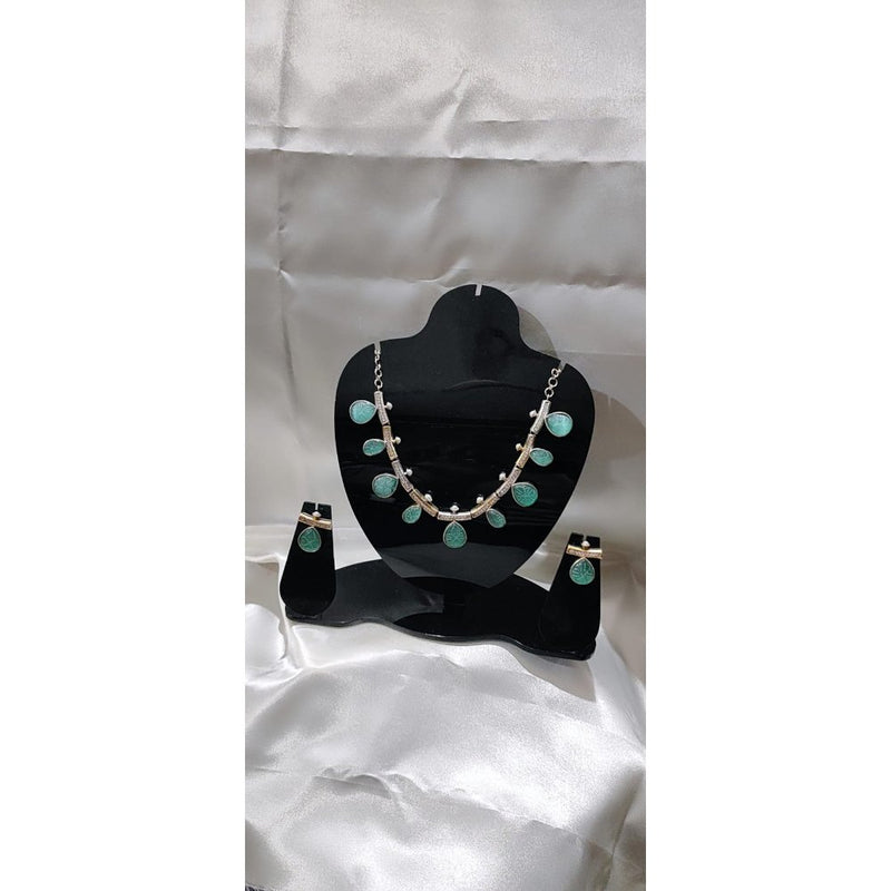 Antique Gold Kundan Pendant Set for Bridal Saree